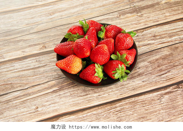 夏季水果草莓美食背景图片